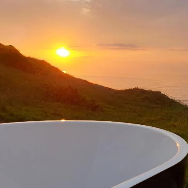 SeaView Retreat -Amazing Ocean Views and Outdoor bath, hotell i Port Waikato