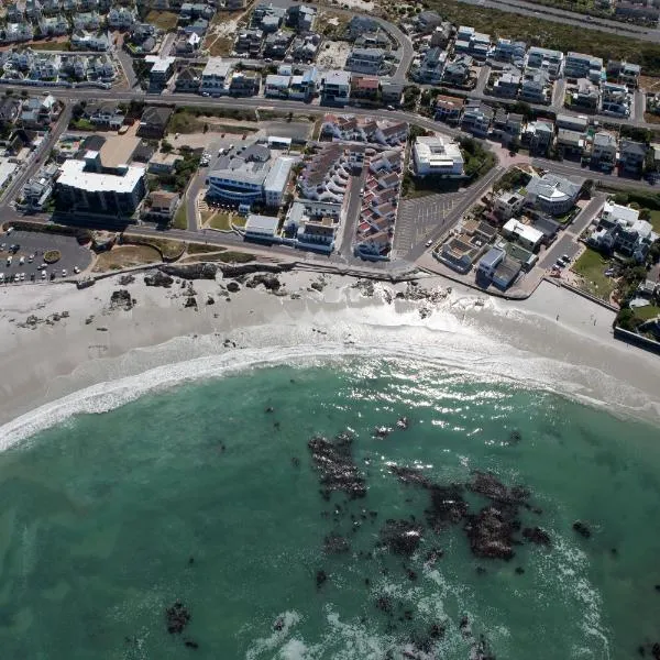 Small Bay Guest House, hotel u gradu 'Bloubergstrand'