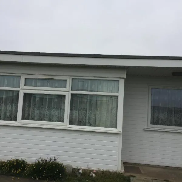 2 bed dog friendly chalet on sunbeach Scratby, hotel en Great Yarmouth