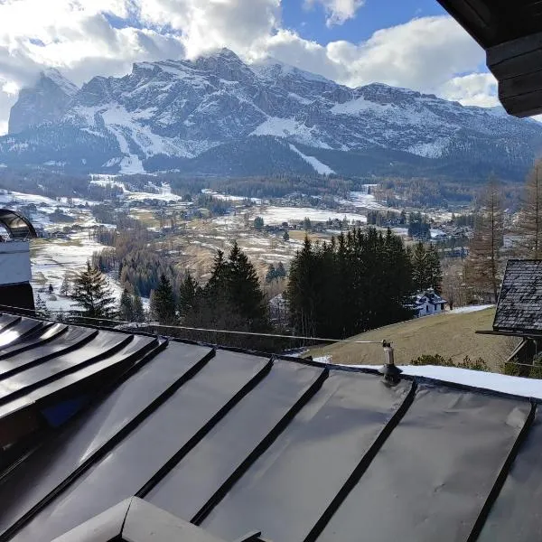 Mansarda in chalet a Cortina, hotel v destinácii Cortina dʼAmpezzo