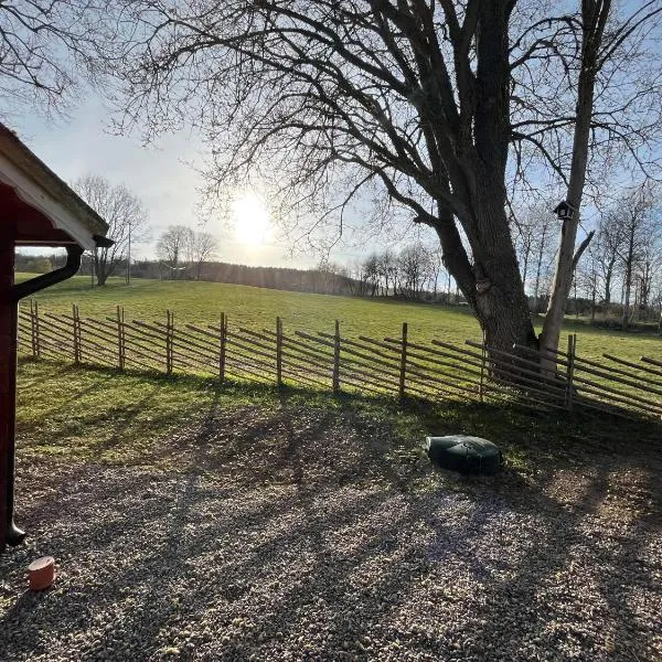 Naturskönt boende nära Skövde, viešbutis mieste Šiovdė