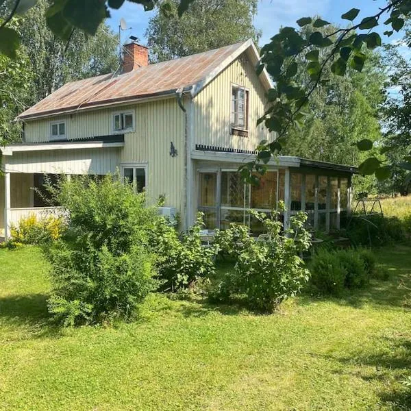 Hus nära Hallstaberget โรงแรมในโซลเลฟโต