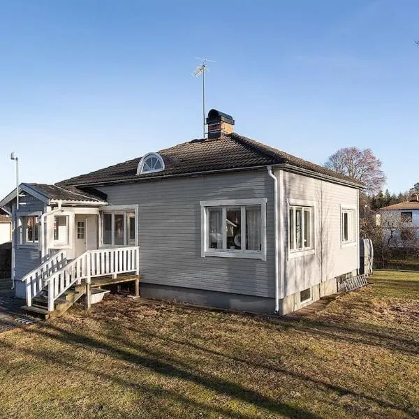 Trevligt hus med egen gård och fri Wifi, Emmaboda kommun, Lindås, hotel di Troxhult