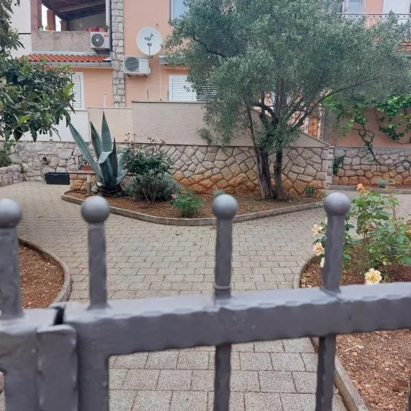 APARTMAN VERA, hotel v Cresi