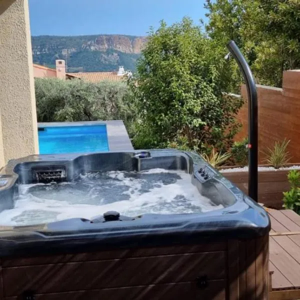 Rêves de vie, appartement vue mer, grande piscine privée , spa privatif, hotel Cassis-ban