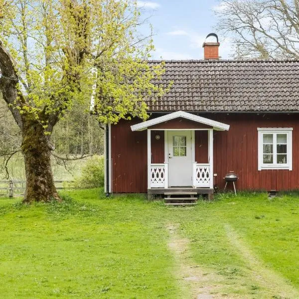 Cozy cottage with nature and grazing animals just around the corner, hotel em Ljungby