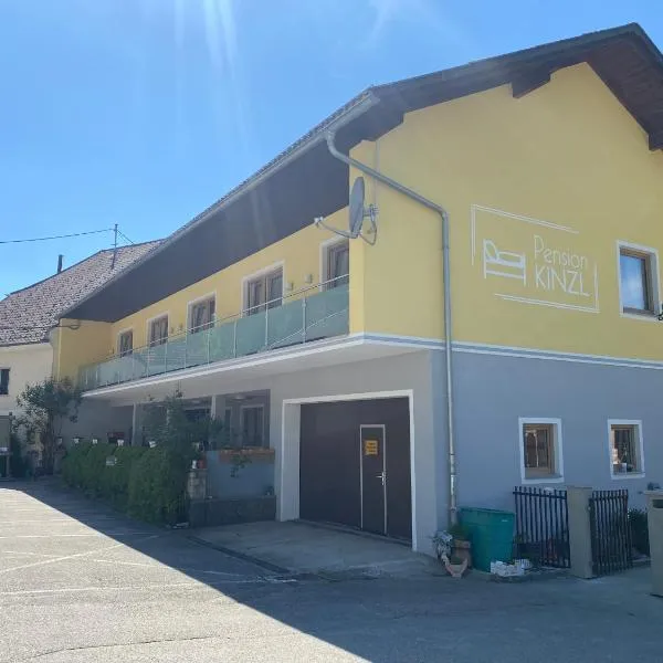 Pension Kinzl mit E-Ladestation，Offenhausen的飯店