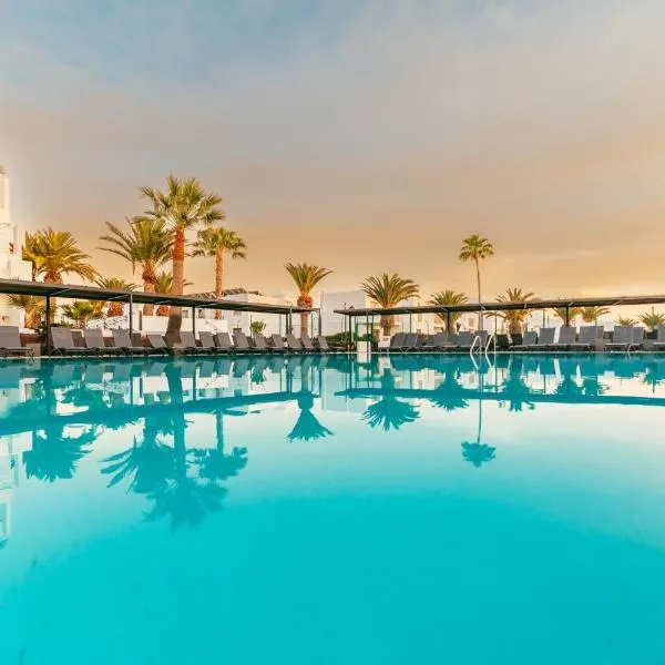 Aequora Lanzarote Suites, hotel in Puerto Calero