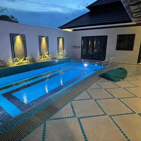 Villa Emerald: 3 Bedroom Pool Villa Near River, hotel din Bentong