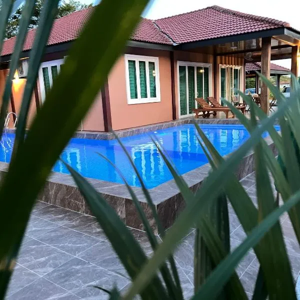 BUNGALOW D'CENANG- Private Pool，瓜埠的飯店