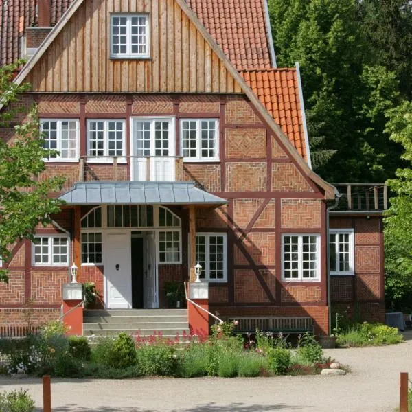 Hotel Waldhof auf Herrenland, hótel í Zarrentin