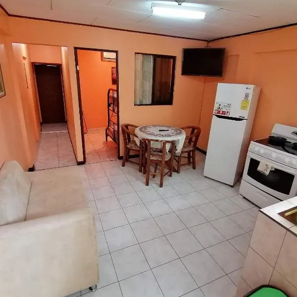 Marta's Guesthouses, apartamentos con entrada autonoma, hôtel à Puerto Limón