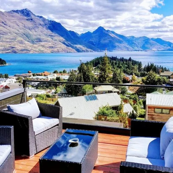 Stunning Home with Amazing Wakatipu Lake Views, מלון בפרנקטון