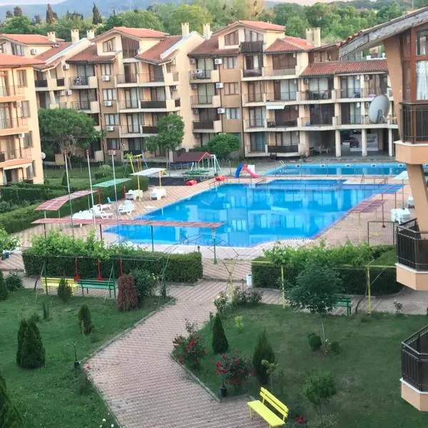 Студио Приятели, hotel din Țarevo