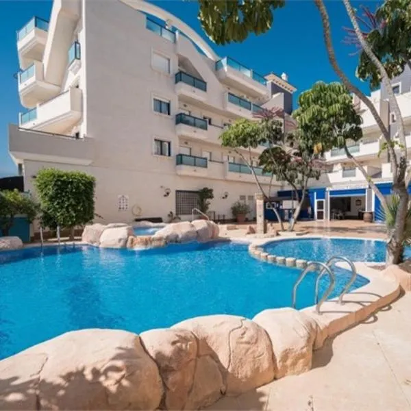 Beautiful location in Cabo Roig with a private roof top terrace at Playamarina II, hotel din Orihuela