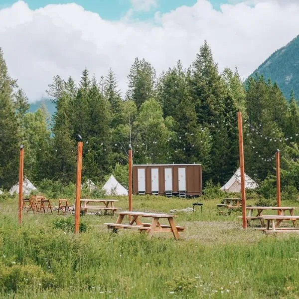 Wander Camp Glacier, khách sạn ở Hungry Horse