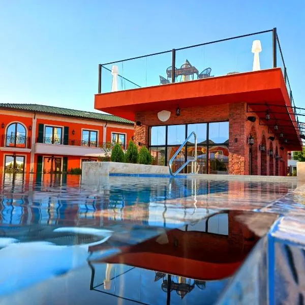 Villas for 4 or 6 Adults in Therma Village - Mineral Pool & SPA & All Inclusive, готель у Кранево