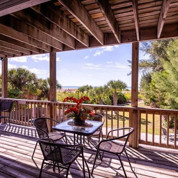 Your tranquil escape is found directly on the beach at the Serenity Beach Condo., hotel din Siesta Key