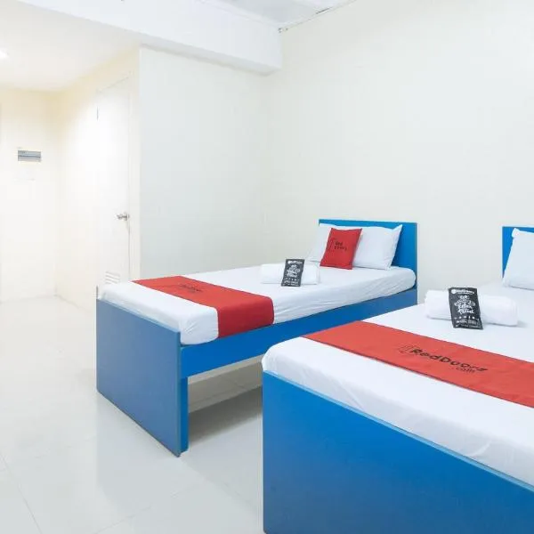 RedDoorz @ Insular Square Mandaue City, khách sạn ở Mandaue City