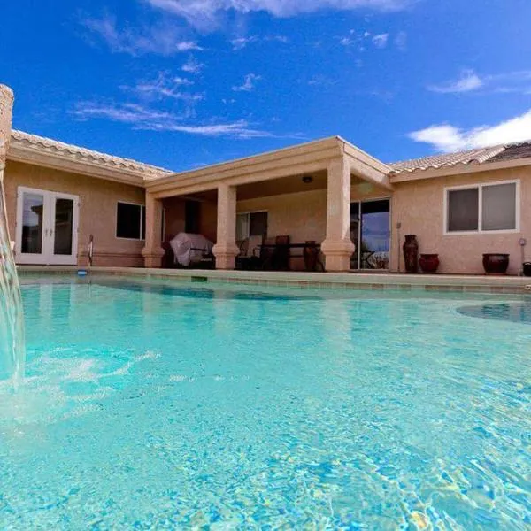 PRIVATE VIEW ON THE LAKE SIDE OF 95! Sleeps 16, hotel a Lake Havasu City