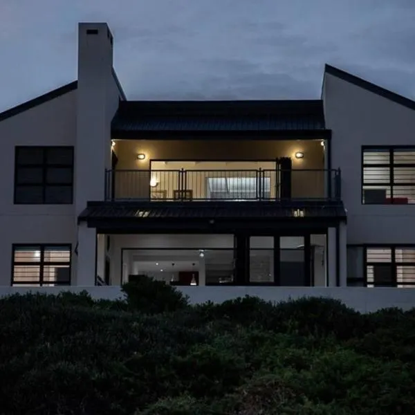 Pearl Haven, beach house with magnificent views!, hotel em Yzerfontein