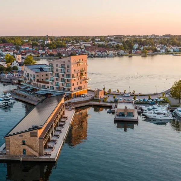 Slottsholmen Hotell och Restaurang, хотел в Вастервик