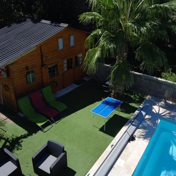 Casa di legnu ,charmant chalet avec piscine, hotell i Bastia