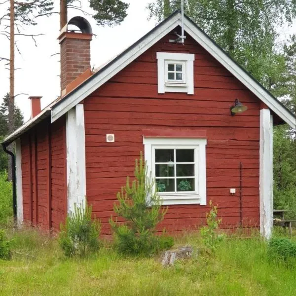 Cabin near lake and beautiful nature reserve., hotel di Malmbäck