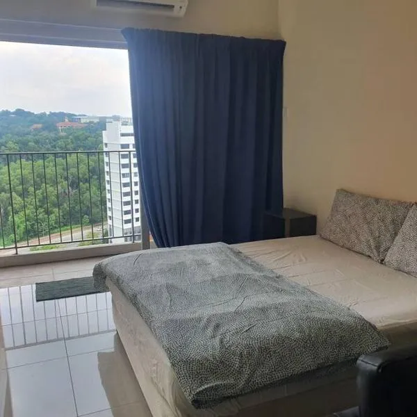 Lovely studio condo with balcony & pool @ Suria Jelutong, hotel Shah Alamban