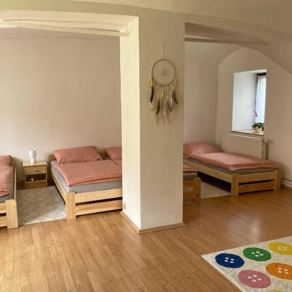 Příjemný apartmán se zahradou, hotel en Pardubice