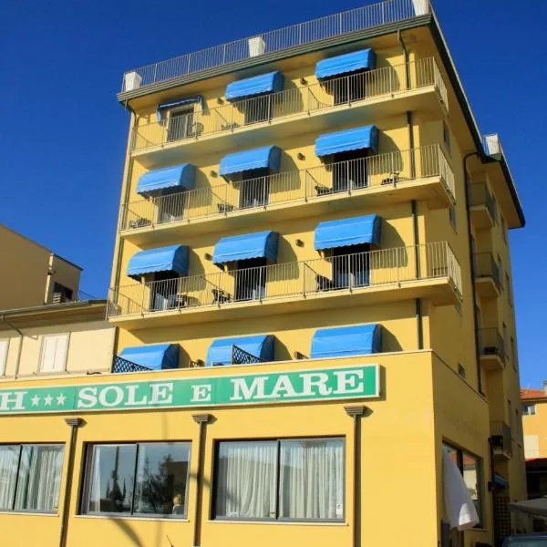 Hotel Sole E Mare, hotel v mestu Lido di Camaiore