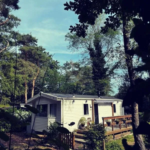 Knus chalet midden in de bossen, хотел в Нунспет