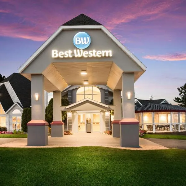 Best Western Harbour Pointe Lakefront, hotel v destinácii Mackinaw City