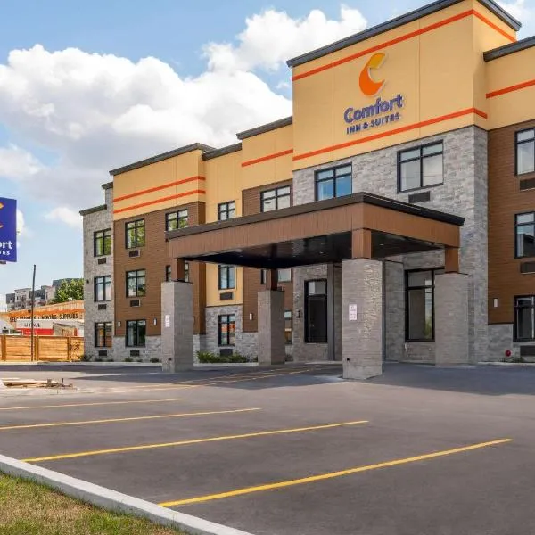 Comfort Inn & Suites, hotel di Collins Bay