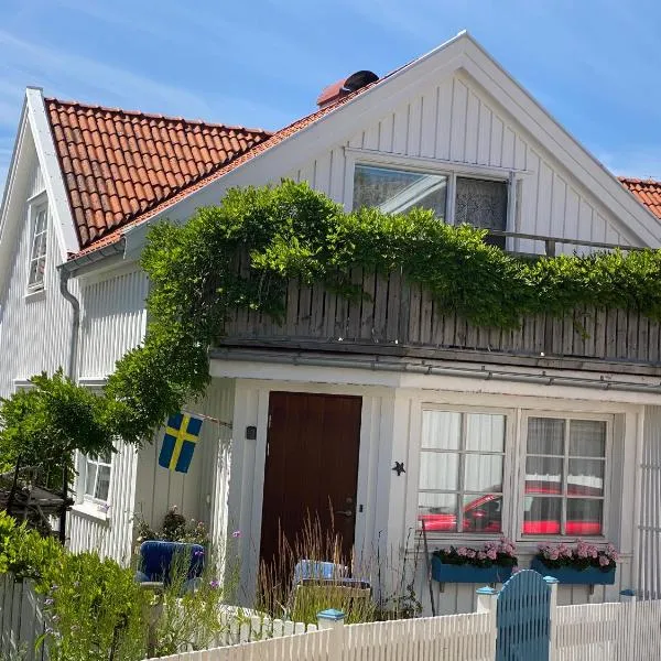 Bekvämt boende mitt i gamla genuina Skärhamn, hotel v destinácii Skärhamn