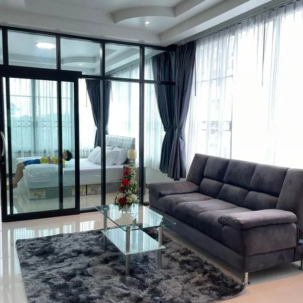 Service Apartment ใจกลางเมืองใกล้แหล่งท่องเที่ยวVipRoom203, hotell i Lampang