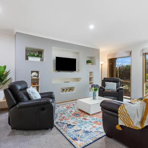 Woodgrove Penthouse - 36 min drive to MEL airport, hotel din Melton