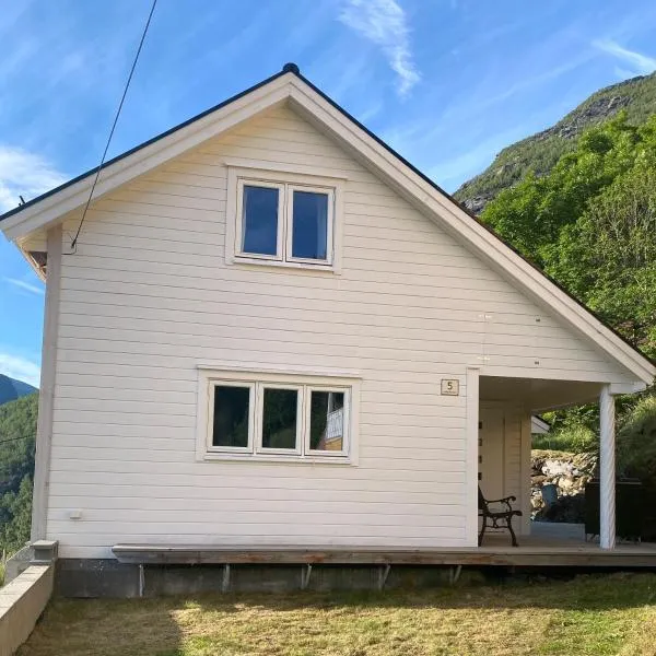 Indreli feriehus, hotel v mestu Aurland