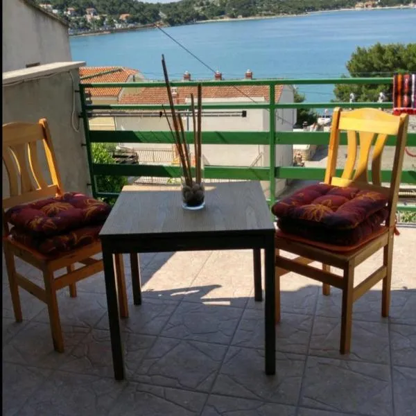 Apartment Josip with beautiful sea view, hotell sihtkohas Tisno