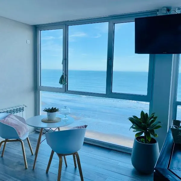 Loft 7 piso frente al mar para 2 personas, khách sạn ở Monte Hermoso