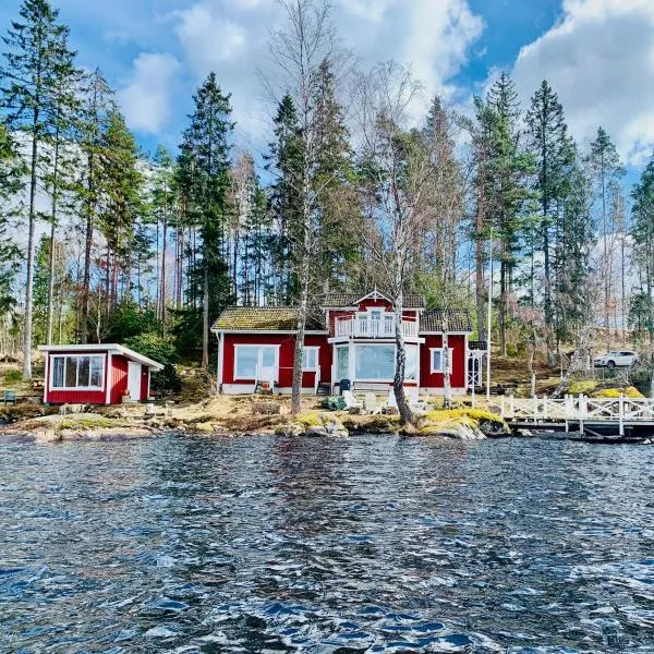 "Talludden" by the lake Årydssjön,, hótel í Kosta