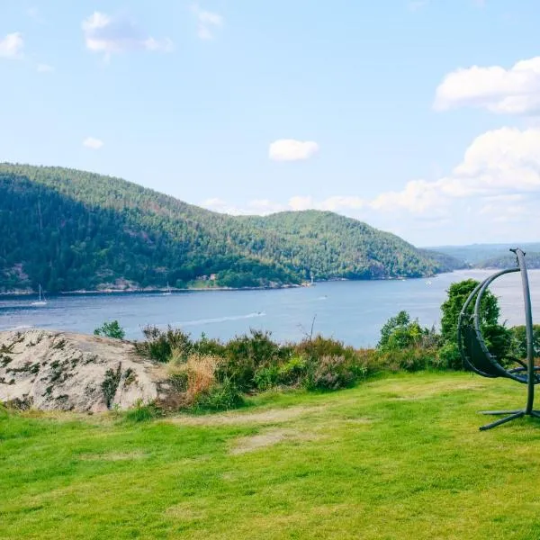 Modern cabin with a panoramic view of the Oslo Fjord, מלון בדראמן