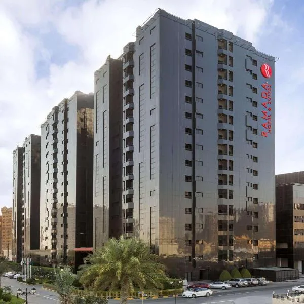 Ramada Hotel & Suites by Wyndham Ajman, מלון בAl Ḩamīdīyah