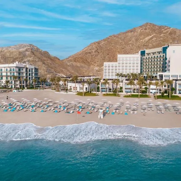 Address Beach Resort Fujairah, готель у місті Ḩaqīl