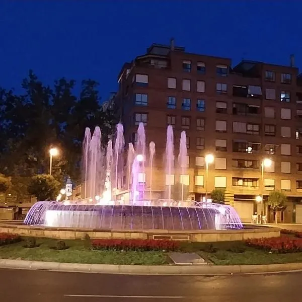 Gonzalo de Berceo 15 " CALIDAD-SOBRIO" AND " FREE PRIVATE PARKING ", hotel em Logroño