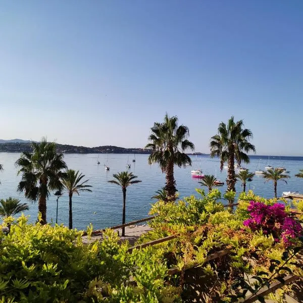 Les Galets Hôtel et B&B, hotel u gradu 'Bandol'