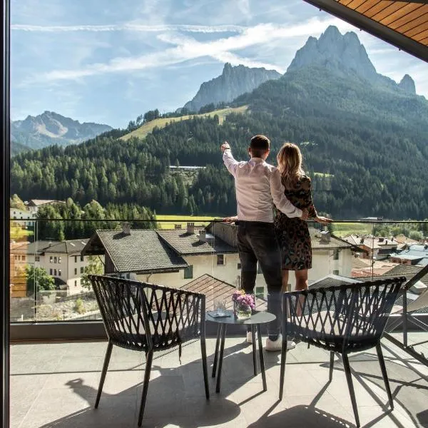 Hotel Ladinia Dolomites View, khách sạn ở Pozza di Fassa