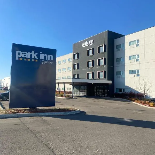 Park Inn by Radisson Edmonton Airport, hotel sa Leduc