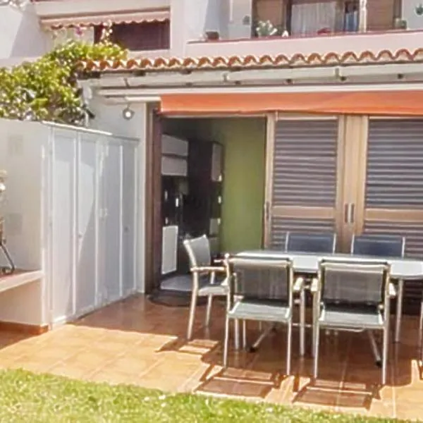 Villa in Parque Santiago 1 , sea View and all the Confort That you Need!, hotel i Los Cristianos