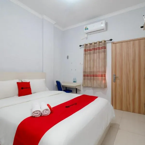 RedDoorz near Pantai Barat Pangandaran 2, hotell i Pangandaran